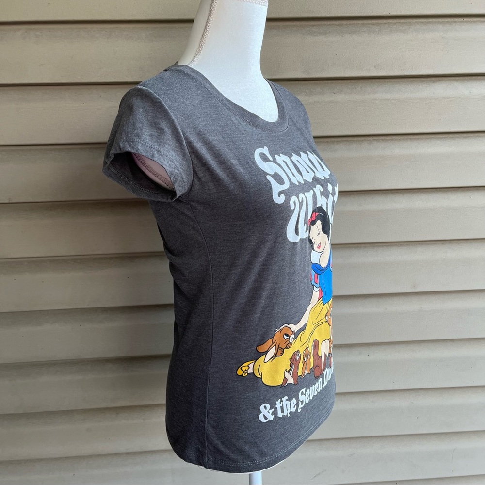 •Disney• Snow White and the Seven Dwarfs Short Sleeve Tee - Size Small - Picture 5 of 8